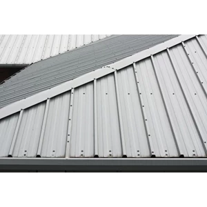 Keunggulan Aluminium Gelombang Dibandingkan Material Atap Lainnya